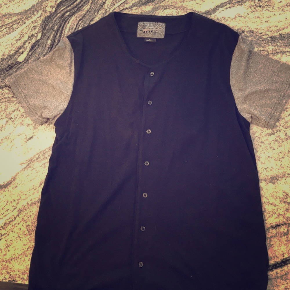 Brooklyn men’s baseball button up tee